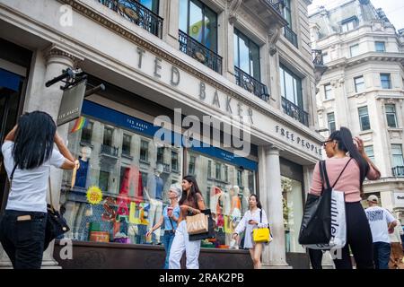 London - Juni 2023: Ted Baker Store in der Regents Street, ein britisches Luxuslabel für Mode Stockfoto