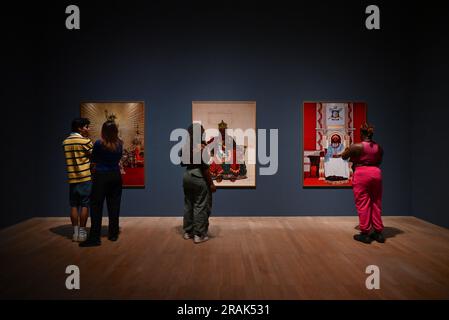 Tate Modern eröffnet eine große neue Ausstellung zur Feier der dynamischen Fotografielandschaft auf dem afrikanischen Kontinent heute , 36 Künstler aus verschiedenen Generationen und Geografien. Die Ausstellung zeigt den dialog zwischen Fotografie und zeitgenössischen Perspektiven über Kulturerbe, Spiritualität, Urbanisierung und Klimawandel, um gemeinsame künstlerische Visionen zu enthüllen, die Afrikas Geschichte zurückgewinnen das Erbe postkolonialer Utopien inspiriert Künstler weiterhin, sich den heutigen Landschaften in einem zu stellen Zeit, in der Afrikas Platz in der Welt noch nie so wichtig war. Stockfoto