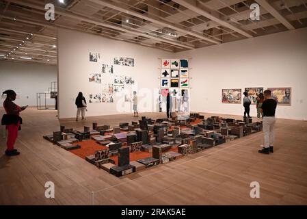 Tate Modern eröffnet eine große neue Ausstellung zur Feier der dynamischen Fotografielandschaft auf dem afrikanischen Kontinent heute , 36 Künstler aus verschiedenen Generationen und Geografien. Die Ausstellung zeigt den dialog zwischen Fotografie und zeitgenössischen Perspektiven über Kulturerbe, Spiritualität, Urbanisierung und Klimawandel, um gemeinsame künstlerische Visionen zu enthüllen, die Afrikas Geschichte zurückgewinnen das Erbe postkolonialer Utopien inspiriert Künstler weiterhin, sich den heutigen Landschaften in einem zu stellen Zeit, in der Afrikas Platz in der Welt noch nie so wichtig war. Stockfoto