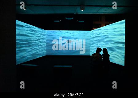 Tate Modern eröffnet eine große neue Ausstellung zur Feier der dynamischen Fotografielandschaft auf dem afrikanischen Kontinent heute , 36 Künstler aus verschiedenen Generationen und Geografien. Die Ausstellung zeigt den dialog zwischen Fotografie und zeitgenössischen Perspektiven über Kulturerbe, Spiritualität, Urbanisierung und Klimawandel, um gemeinsame künstlerische Visionen zu enthüllen, die Afrikas Geschichte zurückgewinnen das Erbe postkolonialer Utopien inspiriert Künstler weiterhin, sich den heutigen Landschaften in einem zu stellen Zeit, in der Afrikas Platz in der Welt noch nie so wichtig war. Stockfoto