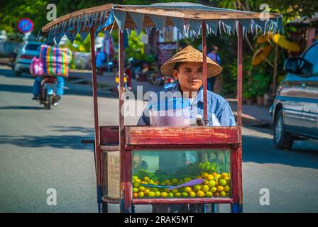 Straßenhändler in den Straßen von Luang Prabang, Laos Stockfoto