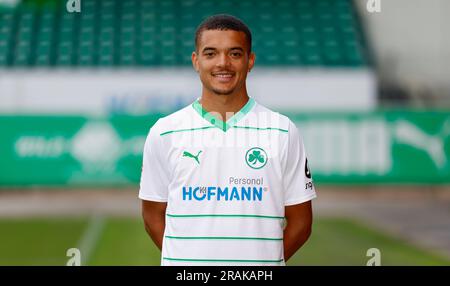 04. Juli 2023, Bayern, Fürth: Maximilian Dietz (SpVgg Greuther Fürth, 33) 04.07.2023, Fürth, Sportpark Ronhof, Thomas Sommer Foto: Heiko Becker/dpa Stockfoto