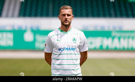 04. Juli 2023, Bayern, Fürth: Dennis Srbeny (SpVgg Greuther Fürth, 7) 04.07.2023, Fürth, Sportpark Ronhof, Thomas Sommer Foto: Heiko Becker/dpa Stockfoto