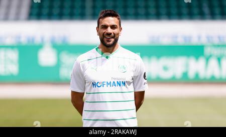 04. Juli 2023, Bayern, Fürth: Oussama Haddadi (SpVgg Greuther Fürth, 5) 04.07.2023, Fürth, Sportpark Ronhof, Thomas Sommer Foto: Heiko Becker/dpa Stockfoto