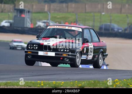 Jake Margulies, BMW 320i, HRDC „Gerry Marshall“ Trophy Series, über 30 Autos auf dem Spielfeld für ein fünfundvierzig Minuten dauerndes Rennen mit zwei Fahrern, das vor den 80ern stattfand Stockfoto