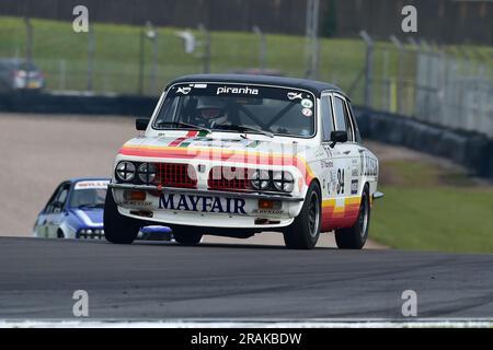 Tim Clarke, Ken Clarke, Triumph Dolomite Sprint, HRDC „Gerry Marshall“ Trophy Series, über 30 Autos auf dem Spielfeld für ein fünfundvierzig Minuten dauerndes Rennen mit zwei Fahrern Stockfoto