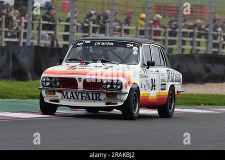 Tim Clarke, Ken Clarke, Triumph Dolomite Sprint, HRDC „Gerry Marshall“ Trophy Series, über 30 Autos auf dem Spielfeld für ein fünfundvierzig Minuten dauerndes Rennen mit zwei Fahrern Stockfoto