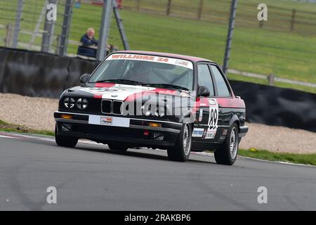 Jake Margulies, BMW 320i, HRDC „Gerry Marshall“ Trophy Series, über 30 Autos auf dem Spielfeld für ein fünfundvierzig Minuten dauerndes Rennen mit zwei Fahrern, das vor den 80ern stattfand Stockfoto