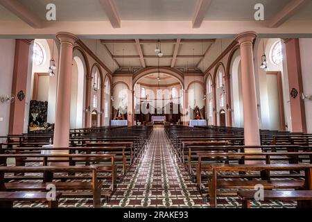 Das Innere der Igreja Matriz Kirche in Sao Joao Batista, Santa Catarina in Brasilien Stockfoto