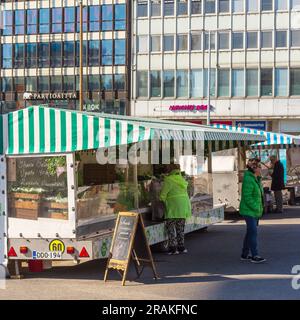 Obst und Gemüse zum Verkauf am Marktplatz in Turku Finnland Stockfoto