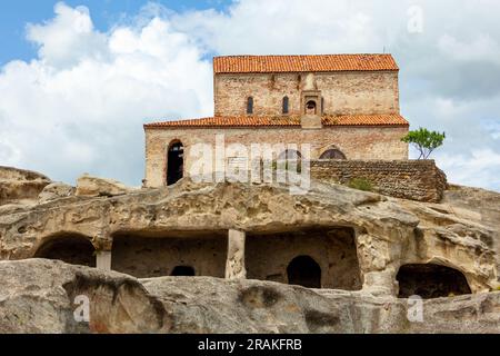 Überreste der alten Höhlenstadt Uplistsikhe in Georgien. Reisen Stockfoto