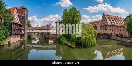 Nürnberg Deutschland, Panoramablick auf die Skyline der Stadt am Wasserturm und den Pegnitz von der Max Bridge Stockfoto