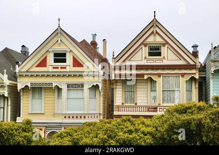 San Franciscos bemalte Damenhäuser 710–720 Steiner Street San Francisco California USA Stockfoto