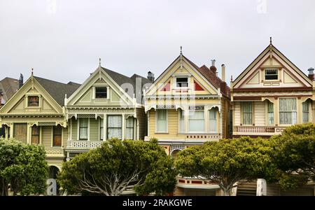 San Franciscos bemalte Damenhäuser 710–720 Steiner Street San Francisco California USA Stockfoto