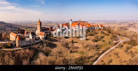 Das malerische Reiseziel Waldenburg in Hohenlohe im Winter aus der Perspektive der Drohnen Stockfoto