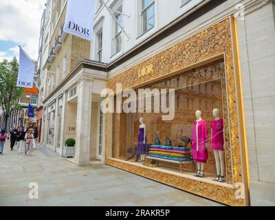 Dior-Shop-Fenster in der Bond Street, London, Großbritannien Stockfoto
