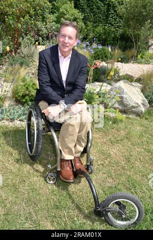 3. Juli 2023 East Molesey, Surrey, Großbritannien. Frank Gardner beim Hampton Court Palace Garden Festival 2023. Sue Andrews/Alamy. Stockfoto