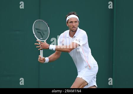 Wimbledon, Royaume Uni. 04. Juli 2023. Arthur Rinderknech während der Wimbledon Championships 2023 am 3. Juli 2023 im All England Lawn Tennis & Croquet Club in Wimbledon, England - Photo Antoine Couvercelle/DPPI Credit: DPPI Media/Alamy Live News Stockfoto