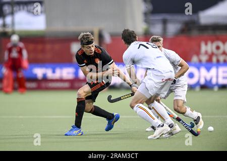 Antwerpen, Belgien. 04. Juli 2023. Dutch Derck de Vilder in Aktion während eines Hockeyspiels zwischen der belgischen Nationalmannschaft Red Lions und den Niederlanden, Spiel 12/12 in der Gruppenphase der 2023 Men's FIH Pro League, Dienstag, den 04. Juli 2023 in Antwerpen. BELGA FOTO TOM GOYVAERTS Kredit: Belga News Agency/Alamy Live News Stockfoto