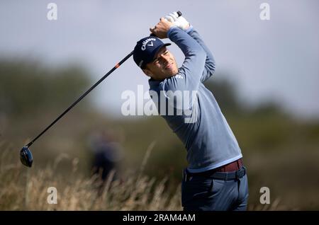 4. Juli 2023; West Lancashire Golf Club, Blundellsands, Liverpool, England: Finale Qualifizierung für die Open; MatthewJordan (eng) spielt seinen T-Shot auf dem vierten Loch Stockfoto