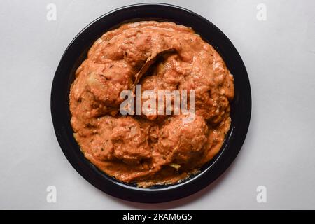 Köstliches würziges Kartoffelcurry, auch bekannt als Aloo ki sabji, indische Beilage Stockfoto