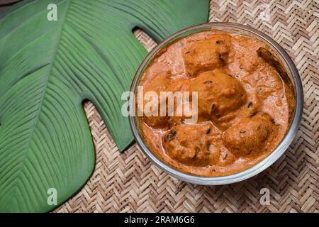 Köstliches würziges Kartoffelcurry, auch bekannt als Aloo ki sabji, indische Beilage Stockfoto