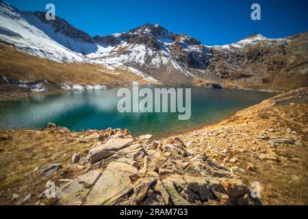 Lake Hope unter blauem Himmel | Uncompahgre National Forest, Colorado, USA Stockfoto