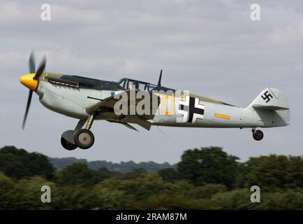 Ein Hispano HA1112 M1L Buchon, ein spanischer Messerschmitt baute ME-109 auf der Headcorn Airshow Kent England Stockfoto