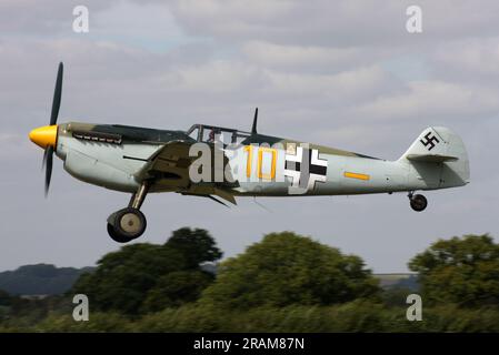 Ein Hispano HA1112 M1L Buchon, ein spanischer Messerschmitt baute ME-109 auf der Headcorn Airshow Kent England Stockfoto