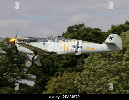 Ein Hispano HA1112 M1L Buchon, ein spanischer Messerschmitt baute ME-109 auf der Headcorn Airshow Kent England Stockfoto