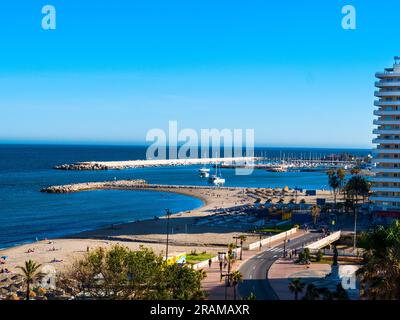 Yachthafen und Hafen von Fuengrola in Spanien Stockfoto