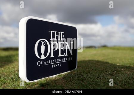 4. Juli 2023; West Lancashire Golf Club, Blundellsands, Liverpool, England: Finale Qualifizierung für die Open; ein Abschlagstreifen mit dem Open Championship-Logo Stockfoto