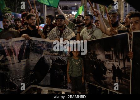 Idlib, Syrien. 04. Juli 2023. Die Palästinenser beteiligen sich solidarisch an einem Protest mit dem Lager Dschenin in Palästina, in der Stadt Idlib. Kredit: Anas Alkharboutli/dpa/Alamy Live News Stockfoto