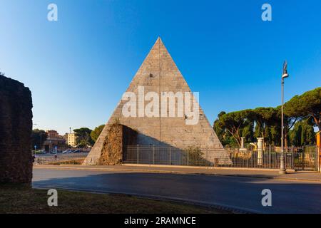 Pyramide von Caio Cestio, Rom, Latium, Italien Stockfoto