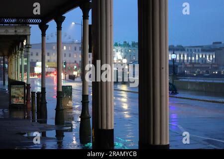 Margate, UK - 4. Juli 2023 : düsteres Wetter am Margate Seafront in Kent, UK. Stockfoto