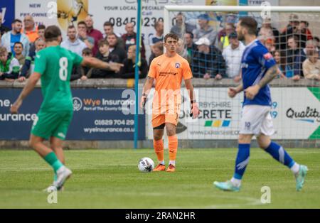 Matlock, Derbyshire, England, 4. Juli 2023. Neues Darlehen zur Unterzeichnung von Harry Tyrer auf dem Ball während des Matlock Town Football Club V Chesterfield Football Club im Proctor Cars Stadium, Vorsaison-freundlich (Kreditbild: ©Cody Froggatt/Alamy Live News) Stockfoto