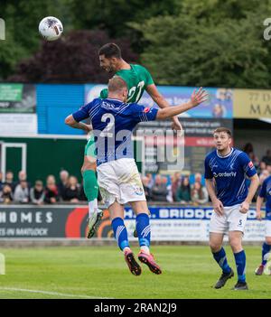 Matlock, Derbyshire, England, 4. Juli 2023. Chesterfield-Stürmer Joe Quigley gewinnt beim Matlock Town Football Club V Chesterfield Football Club im Proctor Cars Stadium einen Titel (Bild: ©Cody Froggatt/Alamy Live News) Stockfoto