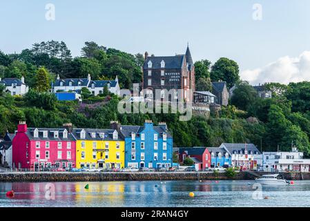 Tobermory von einer Drohne, Isle of Mull, Schottland, Großbritannien Stockfoto