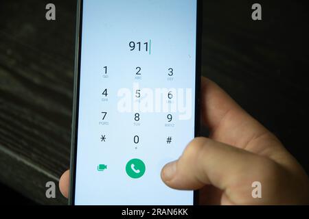 Wählen des 911 Notruf-Smartphones Stockfoto