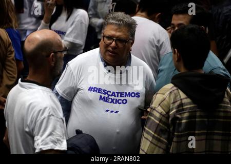 Mexiko-Stadt, Mexiko. 04. Juli 2023. 4. Juli 2023, Mexiko-Stadt, Mexiko: Unterstützer der Nationalen Aktionspartei, die die Kandidaten für das Präsidentenamt von Mexiko am Sitz der Partei in Mexiko-Stadt unterstützen. Am 4. Juli 2023 in Mexico City, Mexiko (Foto: Luis Barron/Eyepix Group/Sipa USA). Kredit: SIPA USA/Alamy Live News Stockfoto