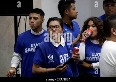 Mexiko-Stadt, Mexiko. 4. Juli 2023. Unterstützer der Nationalen Aktionspartei, die die Kandidaten für das Präsidentenamt Mexikos am Sitz der Partei in Mexiko-Stadt unterstützen. Am 4. Juli 2023 in Mexiko-Stadt, Mexiko (Kreditbild: © Luis Barron/Eyepix via ZUMA Press Wire) NUR REDAKTIONELLER GEBRAUCH! Nicht für den kommerziellen GEBRAUCH! Stockfoto