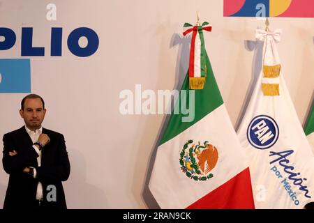 Mexiko-Stadt, Mexiko. 04. Juli 2023. 4. Juli 2023, Mexiko-Stadt, Mexiko: Die National Action Party, Marko Cortes, auf einer Pressekonferenz im Parteihauptquartier in Mexiko-Stadt. Am 4. Juli 2023 in Mexico City, Mexiko (Foto: Luis Barron/Eyepix Group/Sipa USA). Kredit: SIPA USA/Alamy Live News Stockfoto