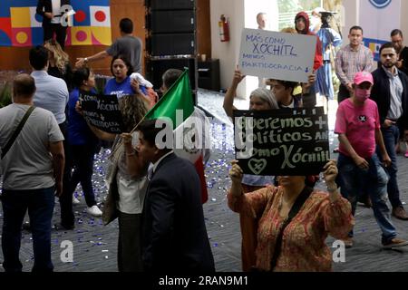 Mexiko-Stadt, Mexiko. 4. Juli 2023. Unterstützer der Nationalen Aktionspartei, die die Kandidaten für das Präsidentenamt Mexikos am Sitz der Partei in Mexiko-Stadt unterstützen. Am 4. Juli 2023 in Mexiko-Stadt, Mexiko (Kreditbild: © Luis Barron/Eyepix via ZUMA Press Wire) NUR REDAKTIONELLER GEBRAUCH! Nicht für den kommerziellen GEBRAUCH! Stockfoto