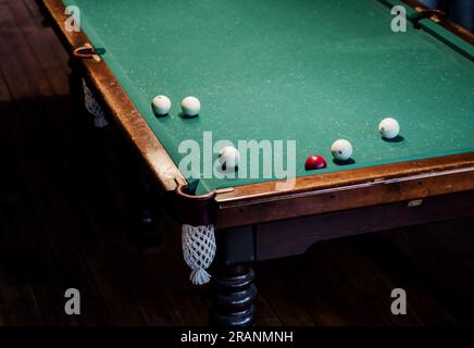 Billard Billardspiel. Snooker-Ball auf dem Tisch Stockfoto