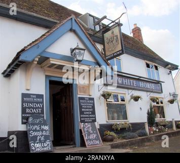 Der Framlingham White Horse Pub im Jahr 2011 wurde im Jahr 2016 eine Bauplanänderung der Stufe II gewährt und ist jetzt ein Privathaus Stockfoto