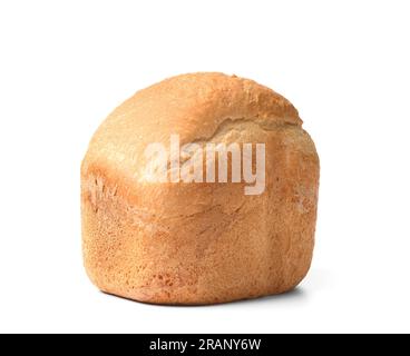Frisches hausgemachtes Brot mit knuspriger Kruste, in einem automatischen Brotbackautomaten, isoliert auf weißem Hintergrund hergestellt. Brot aus Weizenmehl. Stockfoto