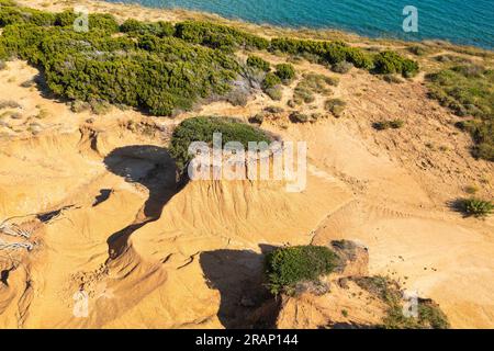 Geologische Sandsteinformationen auf der Halbinsel Lopar, Rab Island, Kroatien Stockfoto