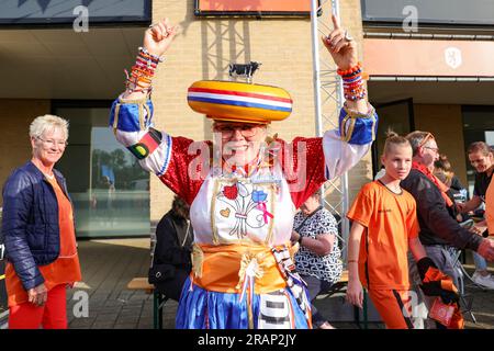 02-07-2023: Sport: Nederland gegen Belgie (frauenfreundlich) SITTARD, NIEDERLANDE - JULI 2: Fans der Niederlande während des International Friendly Wome Stockfoto