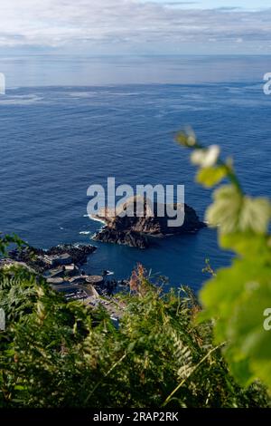 Blick auf die Klippen auf Madeira Island auf der Nordseite Stockfoto