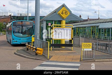 Busbahnhof St Helens - Bickerstaffe Street, St Helens, Merseyside, England, Großbritannien, WA10 1DH Stockfoto